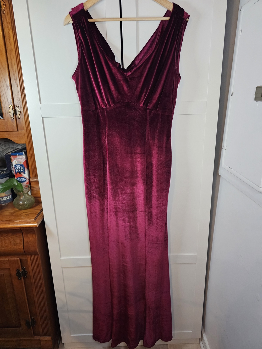 Unique Vintage Burgundy Velvet Maxi Gown Cowl V-Neck Sleeveless Red Size L